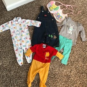 Baby bundle of clothes & bibs